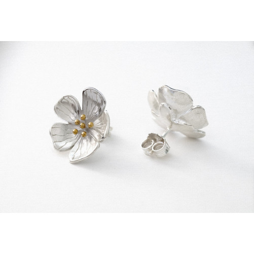 Hilla stud earrings