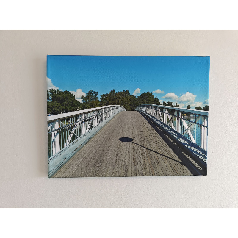 Lonely Bridge - canvas-taulu seinällä