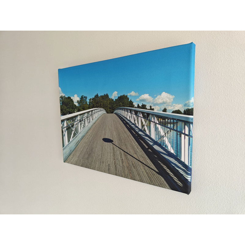 Lonely Bridge - canvas-taulu seinällä