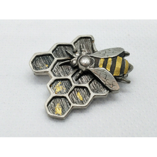 Bee brooch